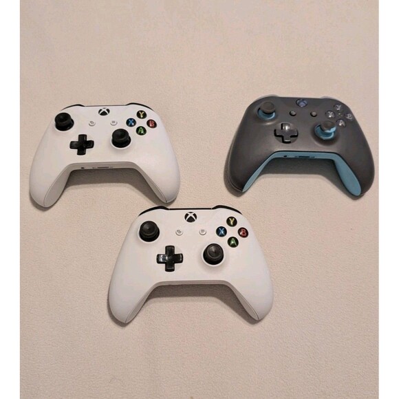 Lot Of 3 Microsoft Xbox One Controllers 1708 White Gray - Picture 1 of 11